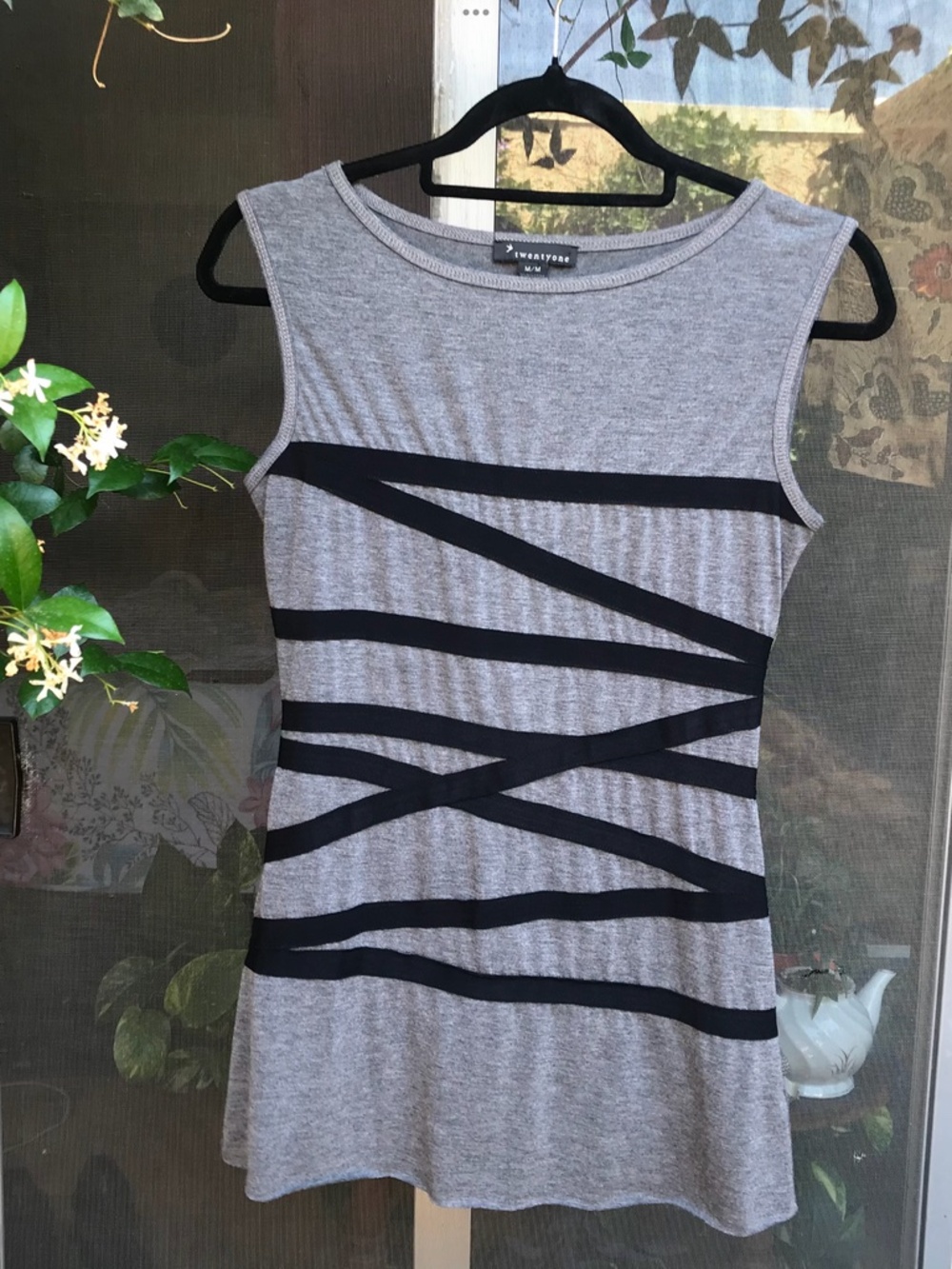 TWENTYONE Gray Top With Black Ribbon Detail Stretchy “Right Amount of Sexy” Sz M - Picture 6 of 6